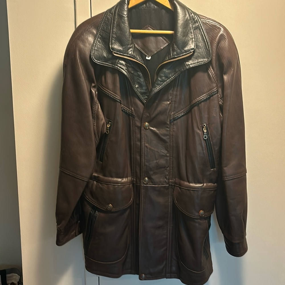 Leather jacket bomber style
